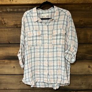 Two by Vince Camuto // Baby Pink & Grey Plaid Lightweight Button-Up // Size L